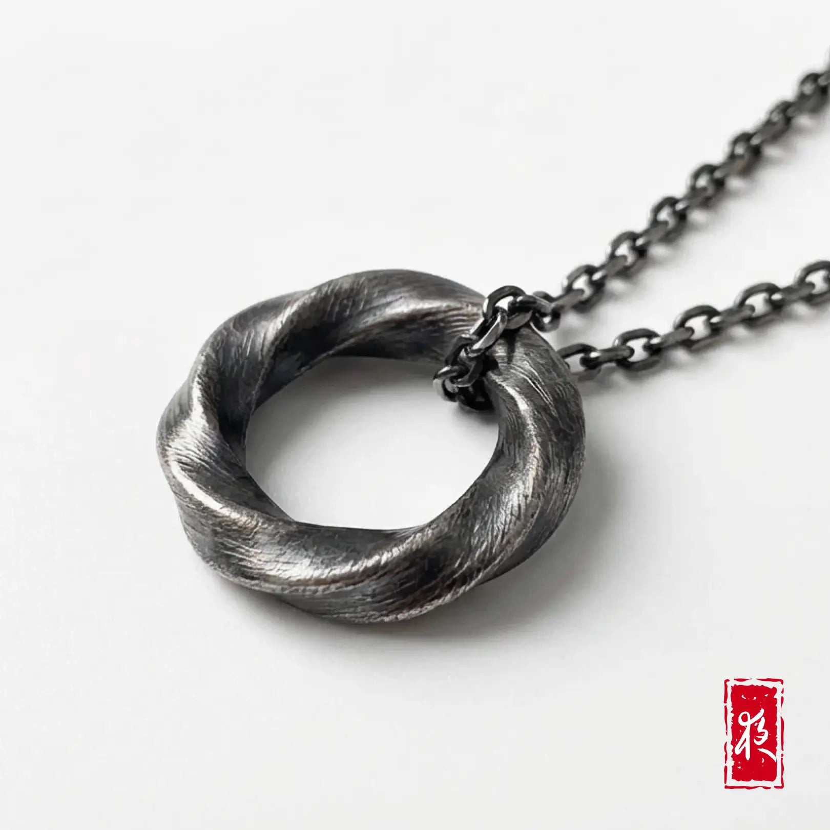 Nagare Pendant