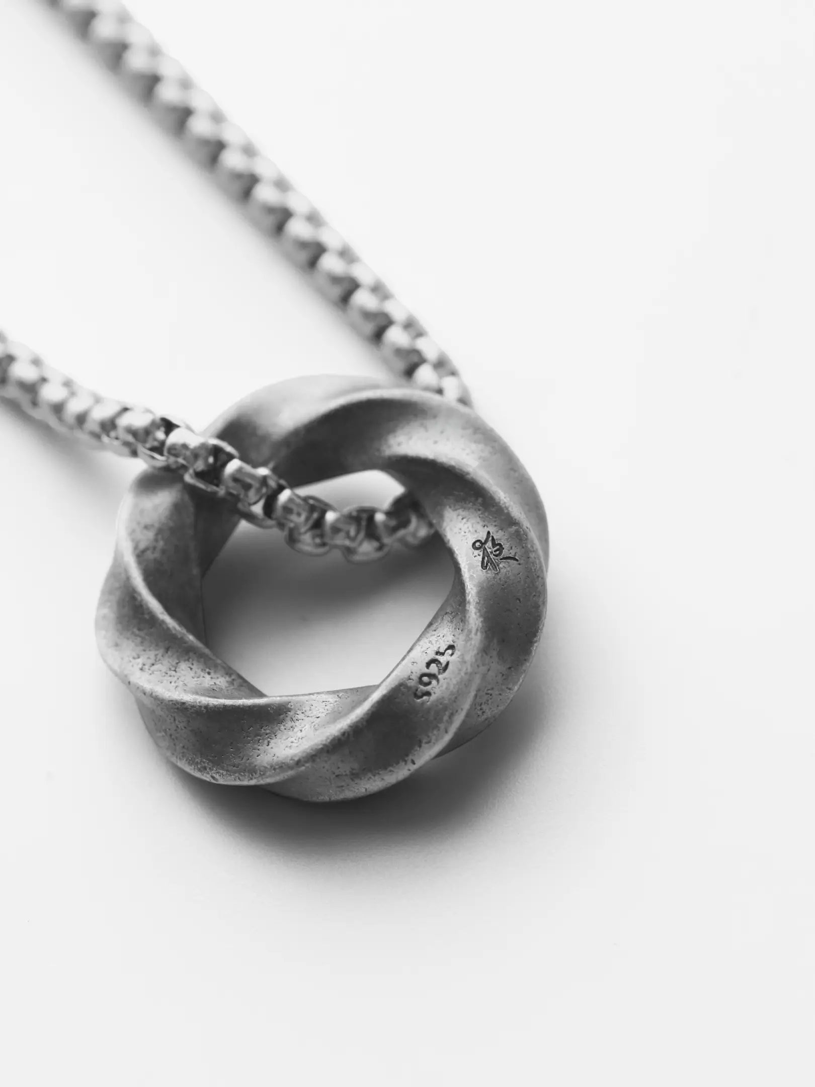 Nagare Pendant