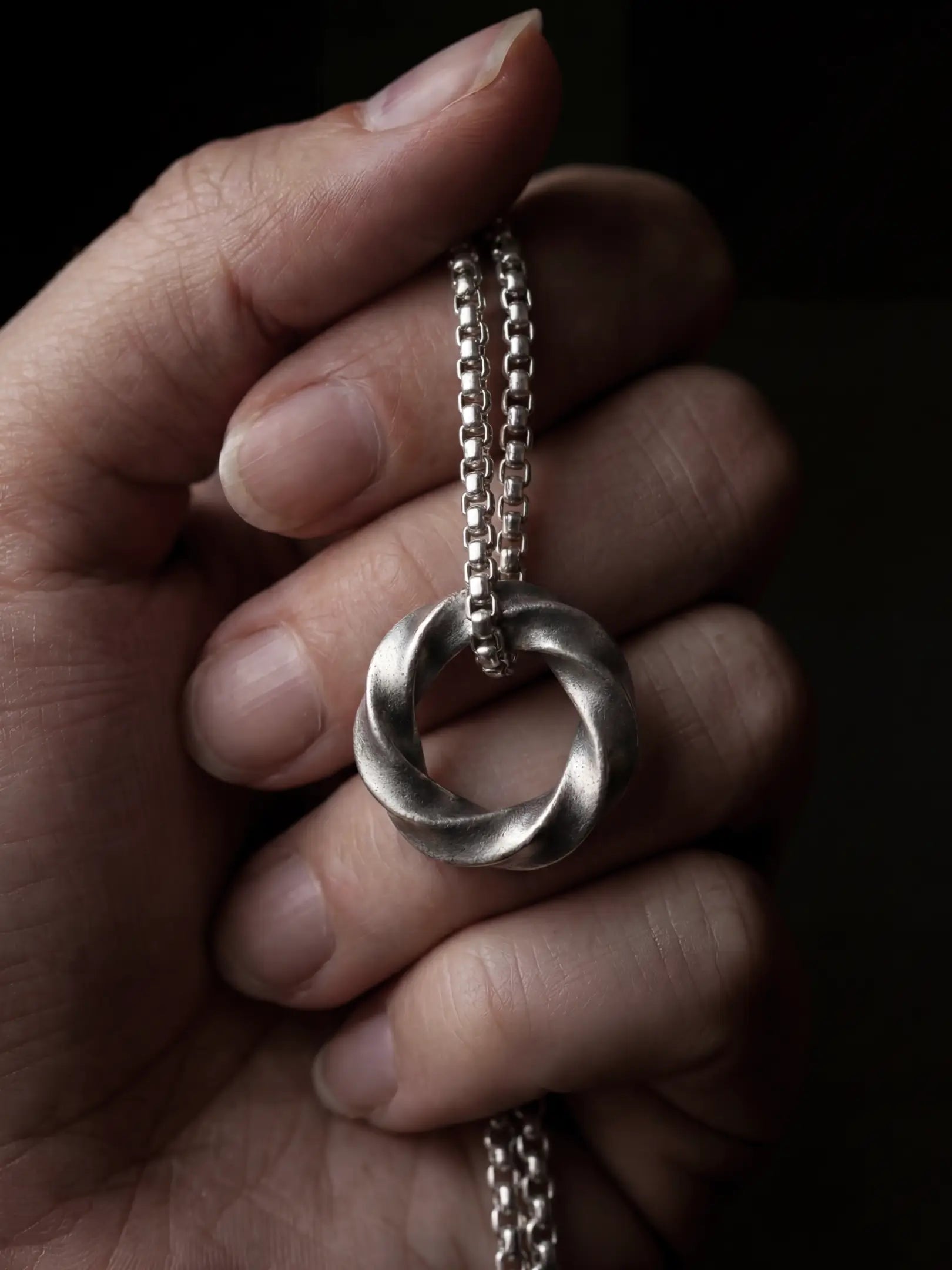 Nagare Pendant
